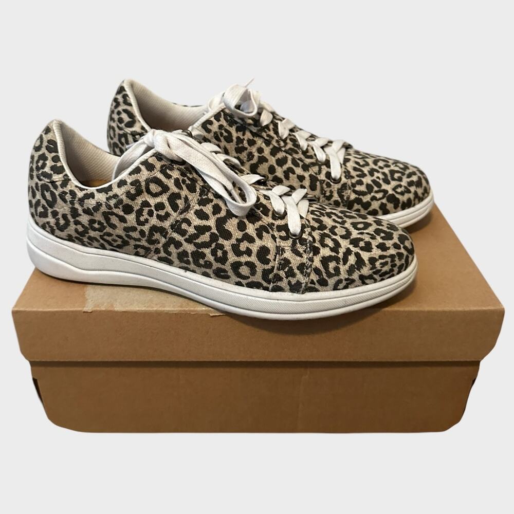 Array Womens Simone Tan Casual and Fashion Sneakers 7.5 Medium (B,M)